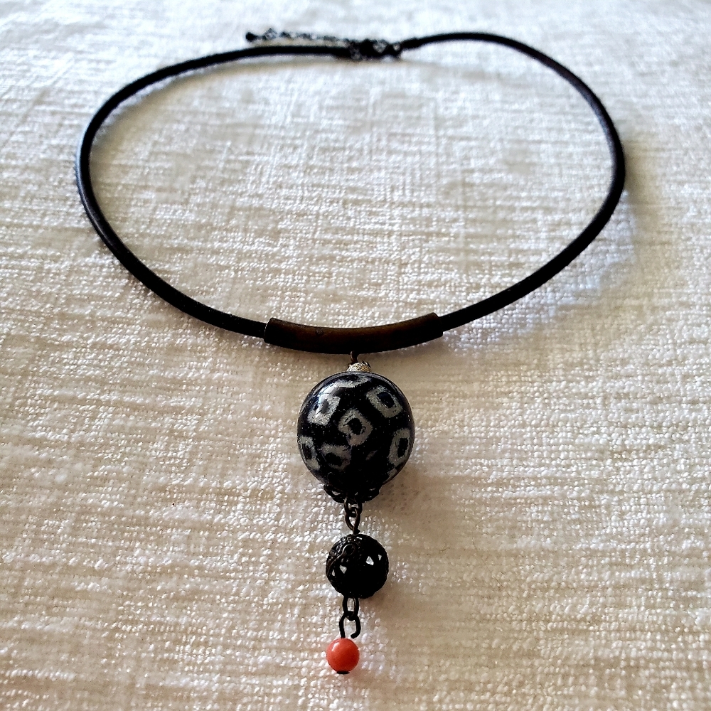 🇯🇵Japanese glass bead and leather choker🇯🇵